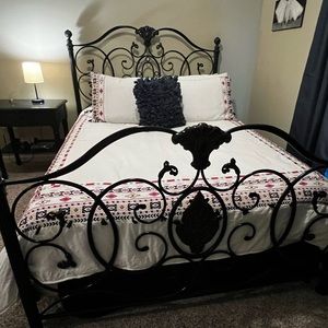 WORLD MARKET BOHO Full/Queen Comforter with 2 Matching Shams